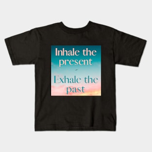 INHALE THE PRESENT Kids T-Shirt